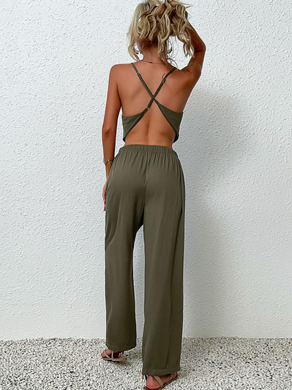 Conjunto de pantalón y top corto con espalda cruzada