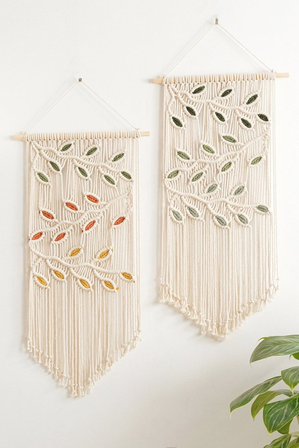 Colgante de pared de macramé con flecos de hojas en contraste