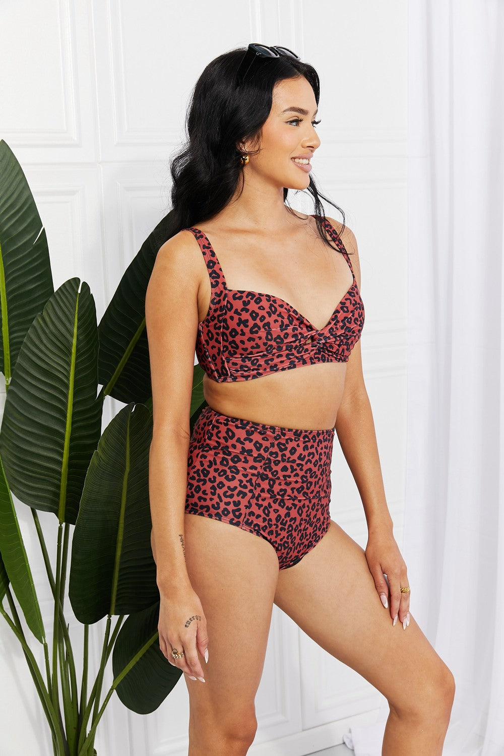 Bikini de talle alto con giro de Marina West Swim Take A Dip Twist en ocre