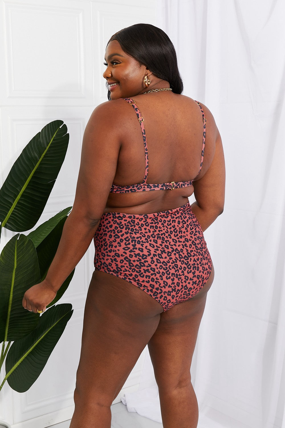 Bikini de talle alto con giro de Marina West Swim Take A Dip Twist en ocre