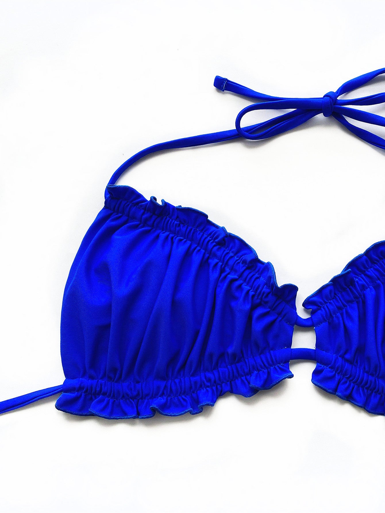 Conjunto de bikini con cuello halter y detalle de volantes