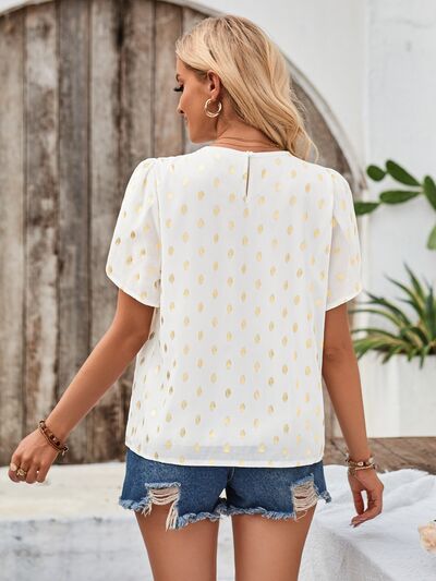 Blusa estampada con cuello redondo y mangas de pétalos