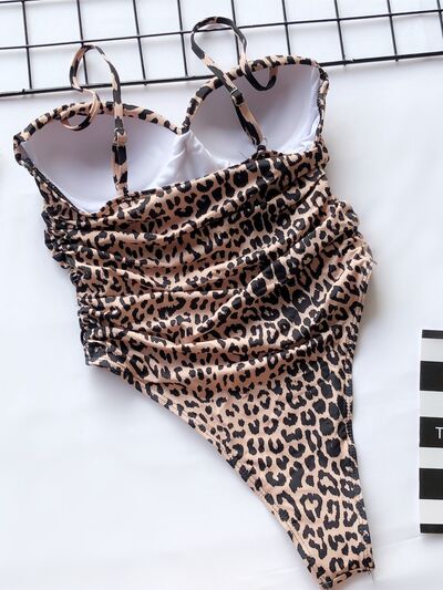 Traje de baño de una pieza con tirantes finos de leopardo fruncido