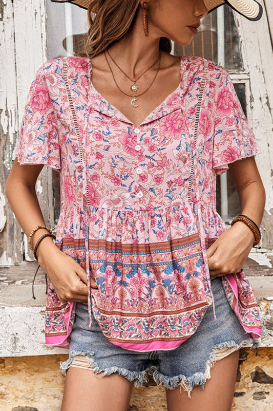 Blusa peplum con cuello anudado y botones decorativos bohemios