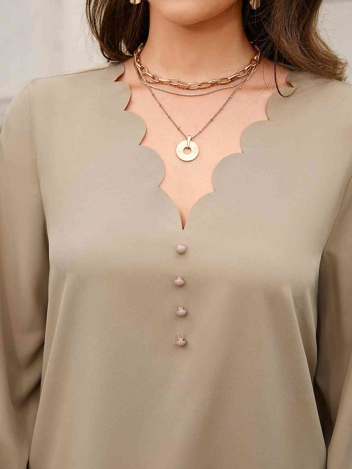 Blusa de manga larga con cuello en V