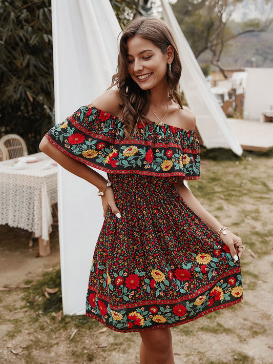 Vestido hasta la rodilla sin tirantes con hombros descubiertos y estampado bohemio