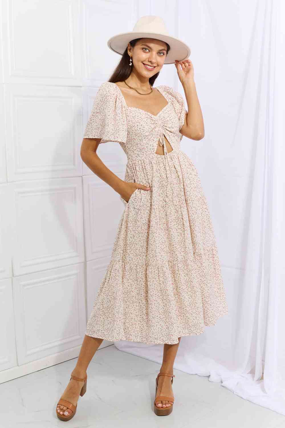 HEYSON Let It Grow Vestido midi con volantes escalonados y flores de tamaño completo